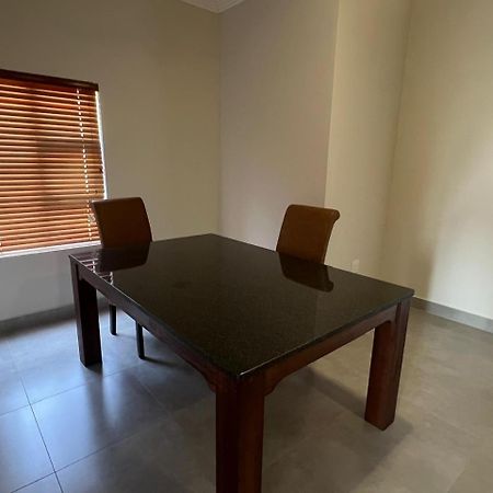 Camelot Guest House & Apartments Potchefstroom Eksteriør bilde