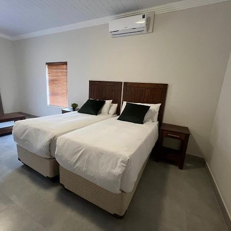 Camelot Guest House & Apartments Potchefstroom Eksteriør bilde