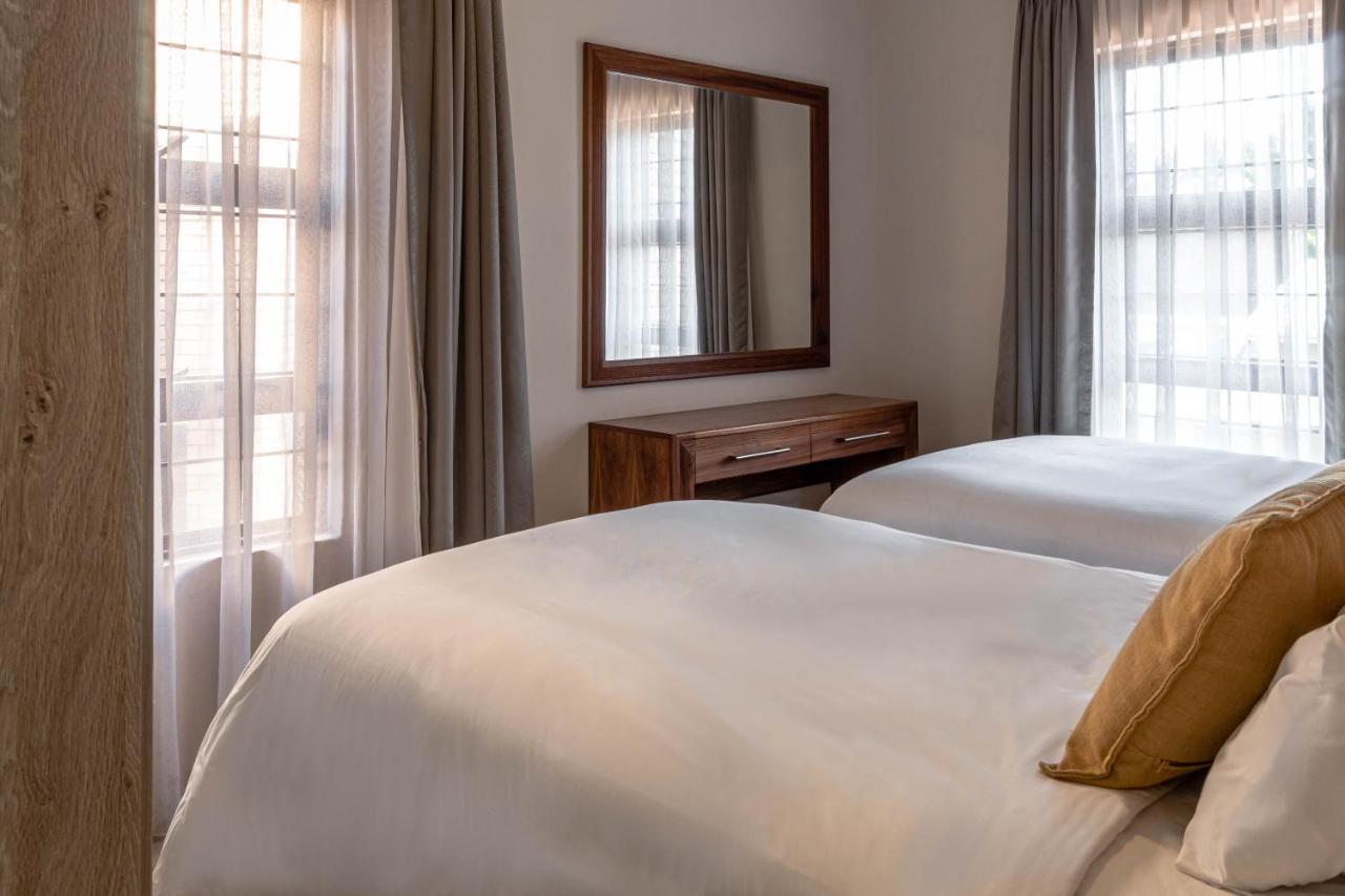 Camelot Guest House & Apartments Potchefstroom Eksteriør bilde