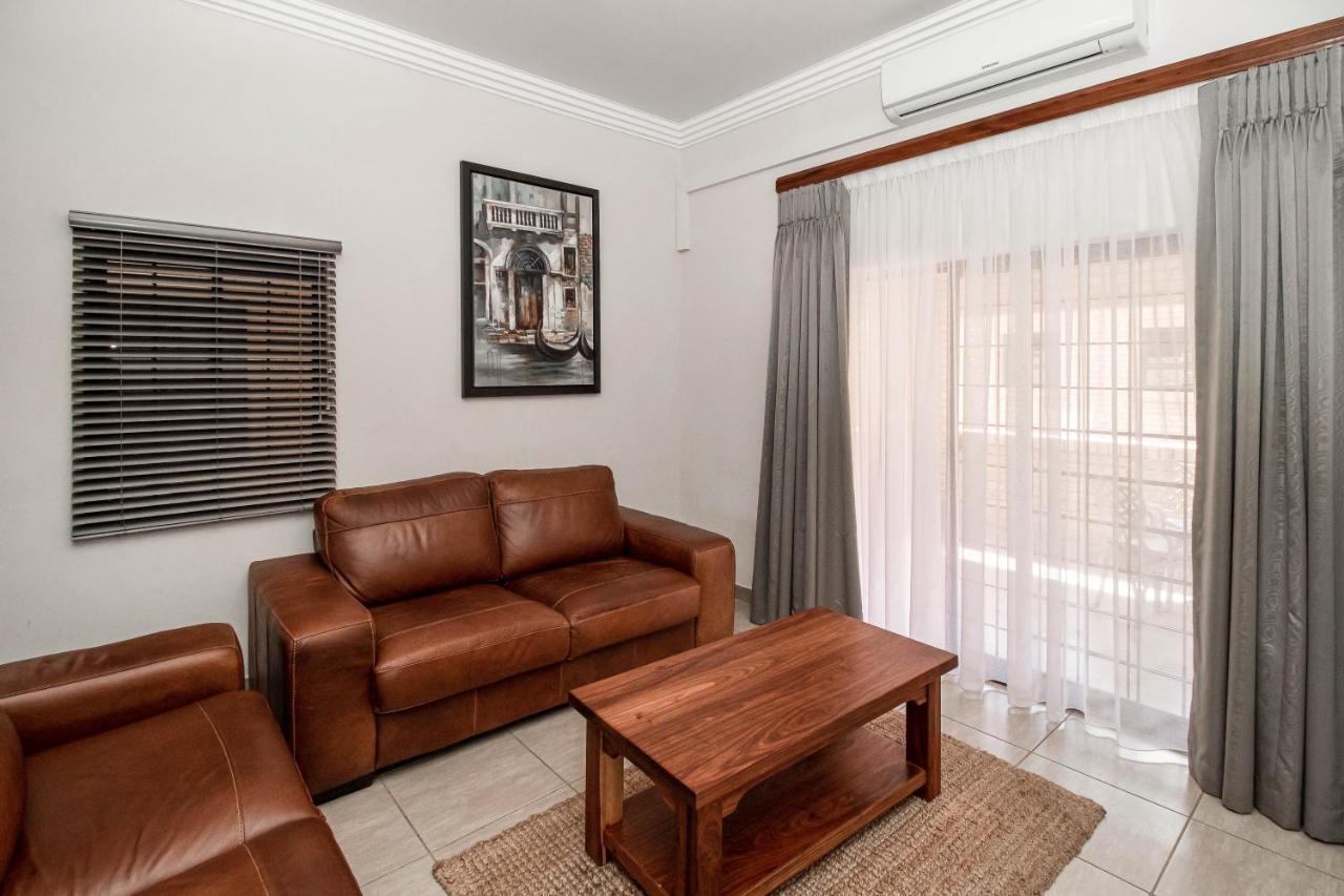 Camelot Guest House & Apartments Potchefstroom Eksteriør bilde