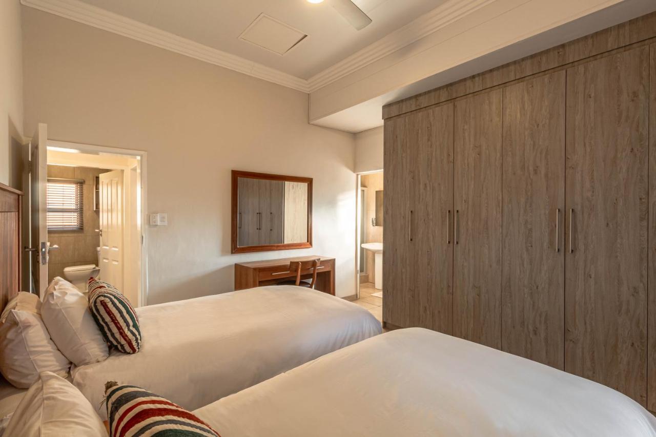 Camelot Guest House & Apartments Potchefstroom Eksteriør bilde
