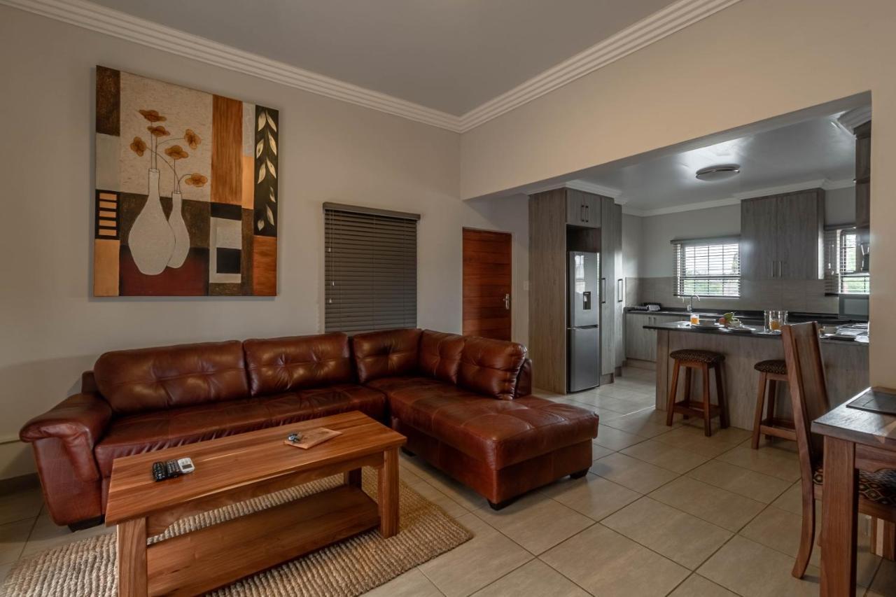 Camelot Guest House & Apartments Potchefstroom Eksteriør bilde