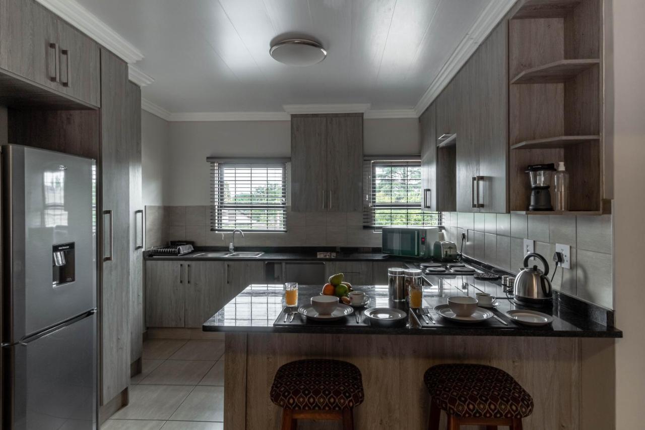 Camelot Guest House & Apartments Potchefstroom Eksteriør bilde