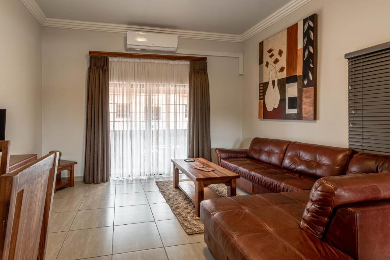 Camelot Guest House & Apartments Potchefstroom Eksteriør bilde