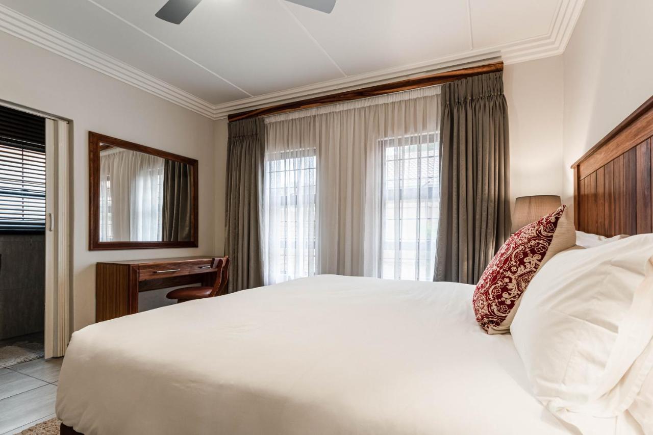 Camelot Guest House & Apartments Potchefstroom Eksteriør bilde
