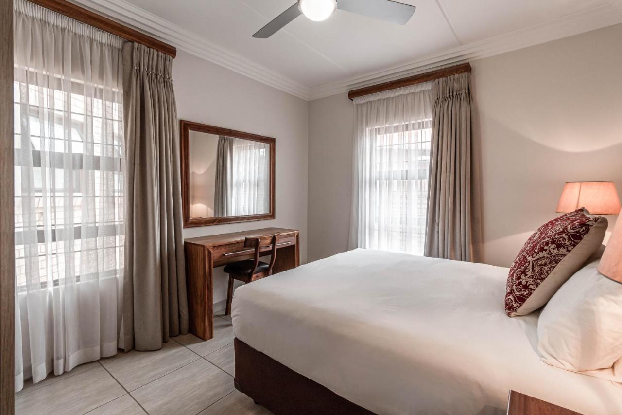 Camelot Guest House & Apartments Potchefstroom Eksteriør bilde