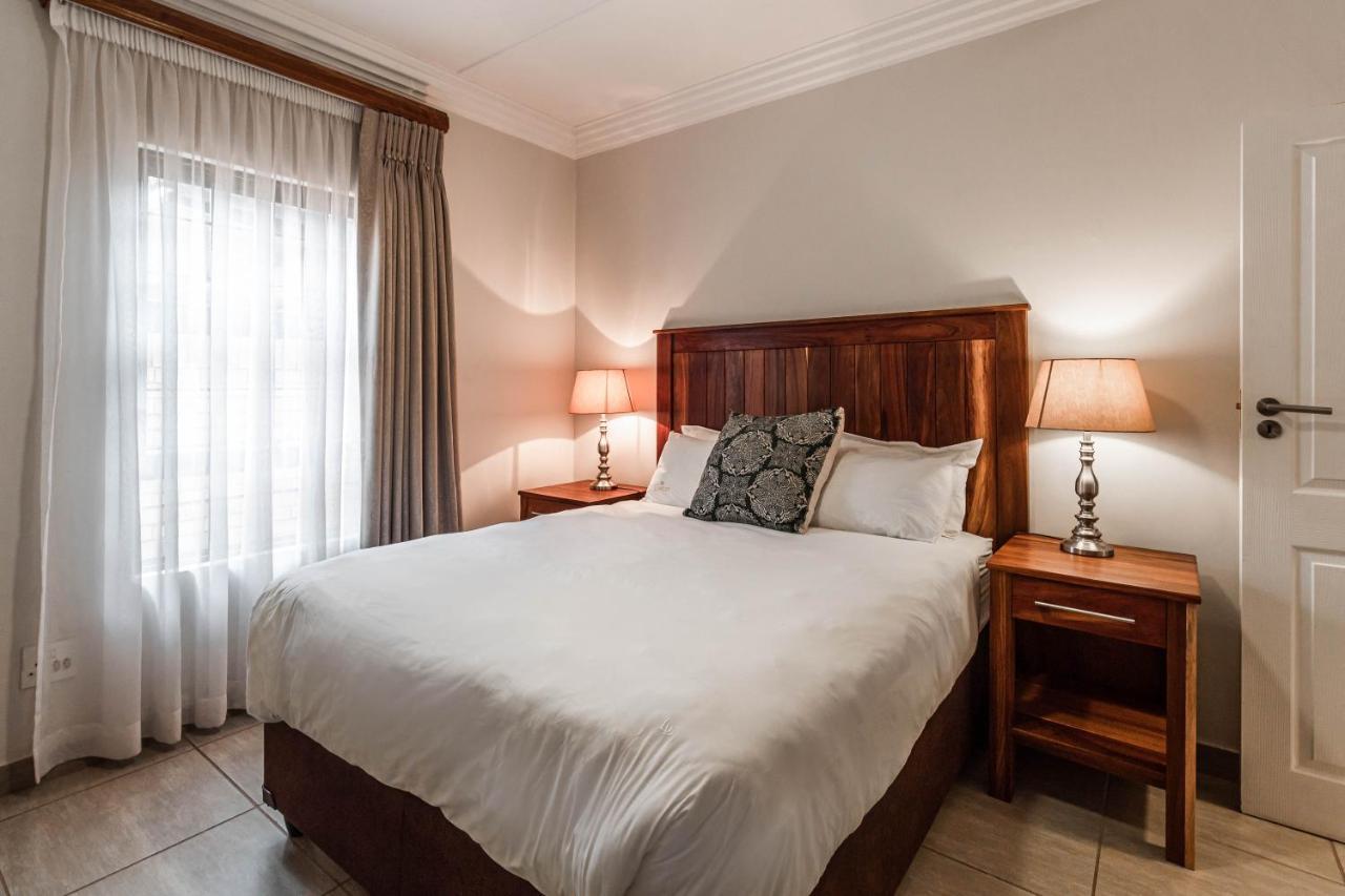 Camelot Guest House & Apartments Potchefstroom Eksteriør bilde