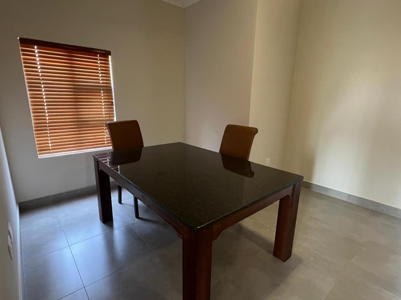 Camelot Guest House & Apartments Potchefstroom Eksteriør bilde