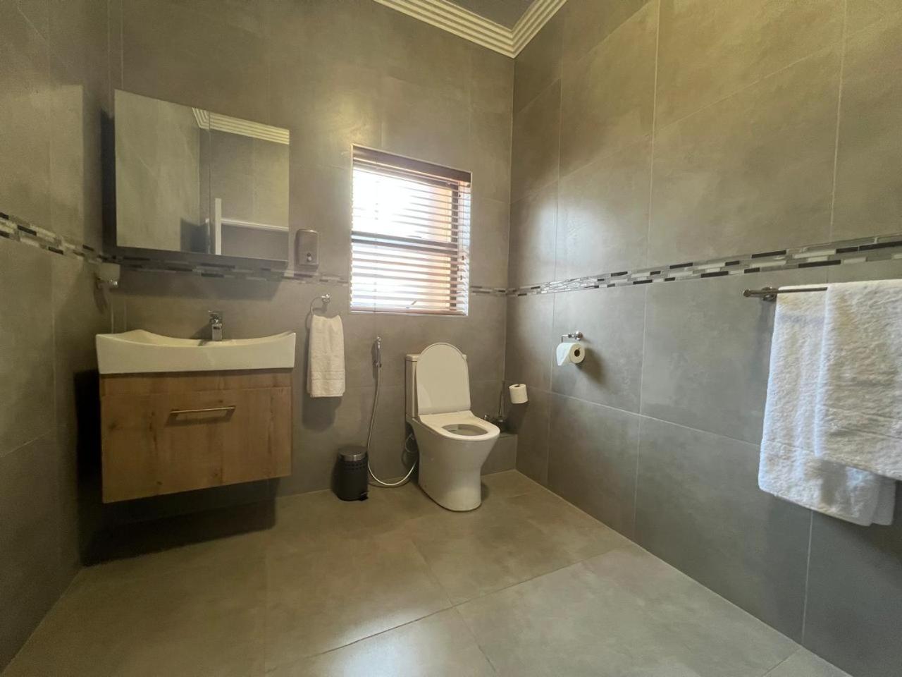 Camelot Guest House & Apartments Potchefstroom Eksteriør bilde