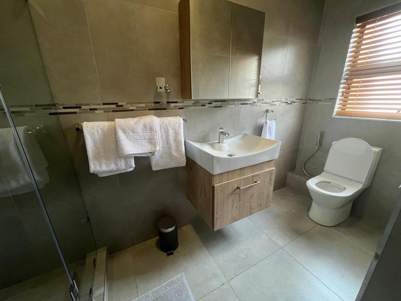 Camelot Guest House & Apartments Potchefstroom Eksteriør bilde