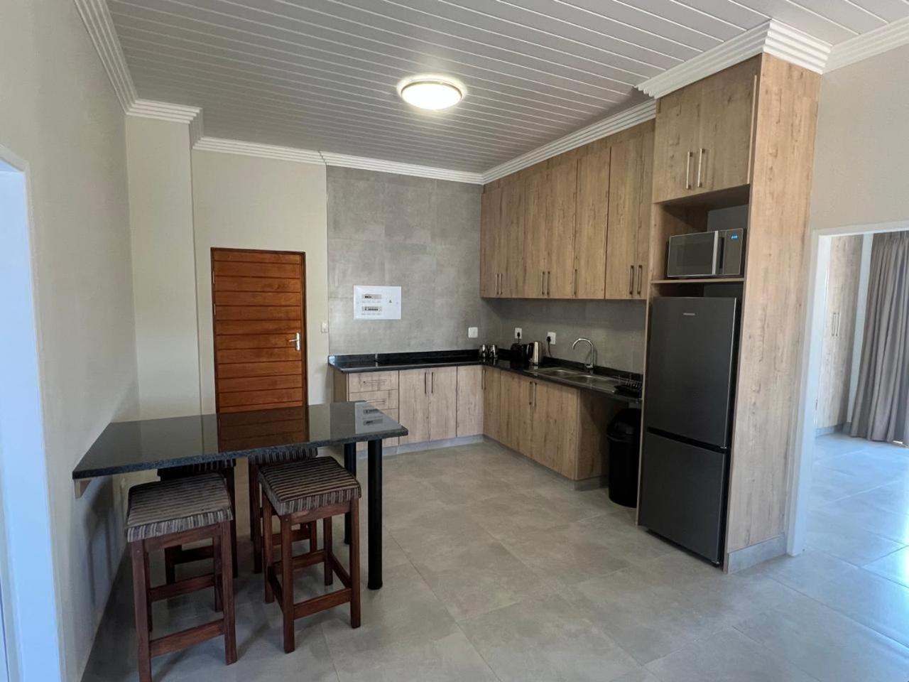 Camelot Guest House & Apartments Potchefstroom Eksteriør bilde