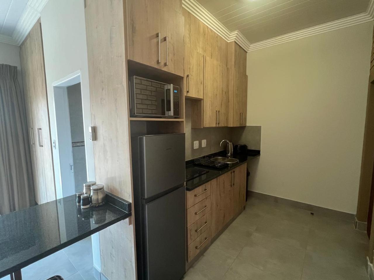 Camelot Guest House & Apartments Potchefstroom Eksteriør bilde