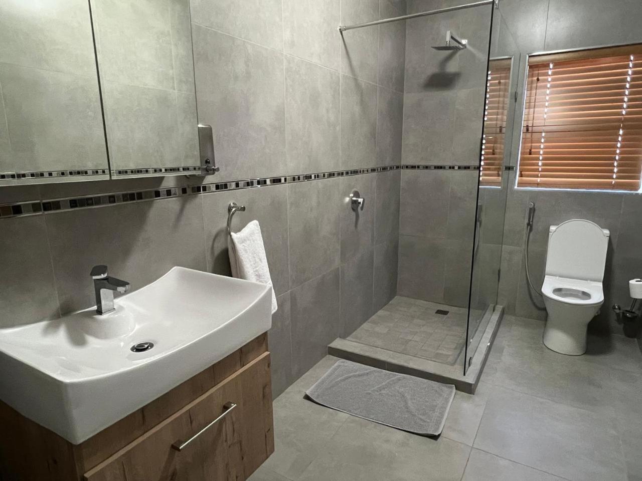 Camelot Guest House & Apartments Potchefstroom Eksteriør bilde