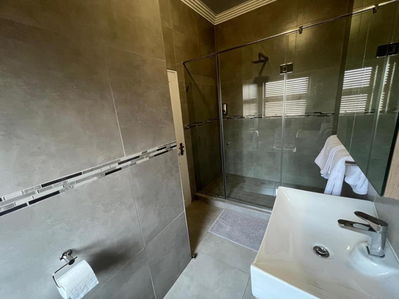 Camelot Guest House & Apartments Potchefstroom Eksteriør bilde