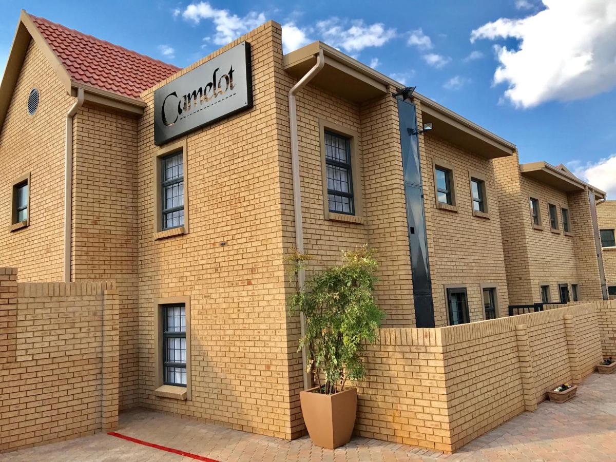 Camelot Guest House & Apartments Potchefstroom Eksteriør bilde